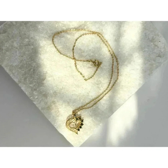 Vintage Gold Toned Retro Heart Shaped Green Gemstone Pendant Necklace - 18" - Picture 5 of 8